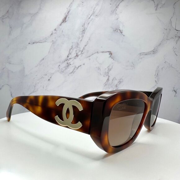 New CHANEL Sunglasses - Picture 6 of 16